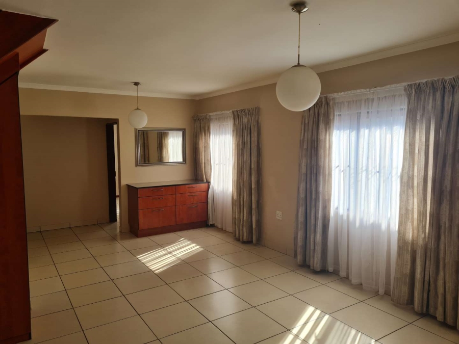 To Let 3 Bedroom Property for Rent in Fontainebleau Gauteng