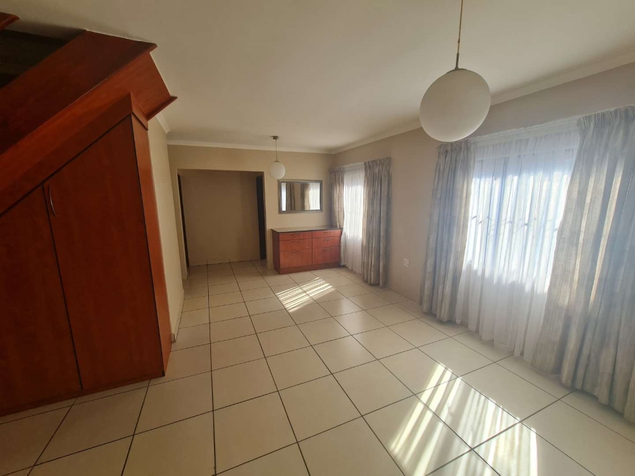 To Let 3 Bedroom Property for Rent in Fontainebleau Gauteng