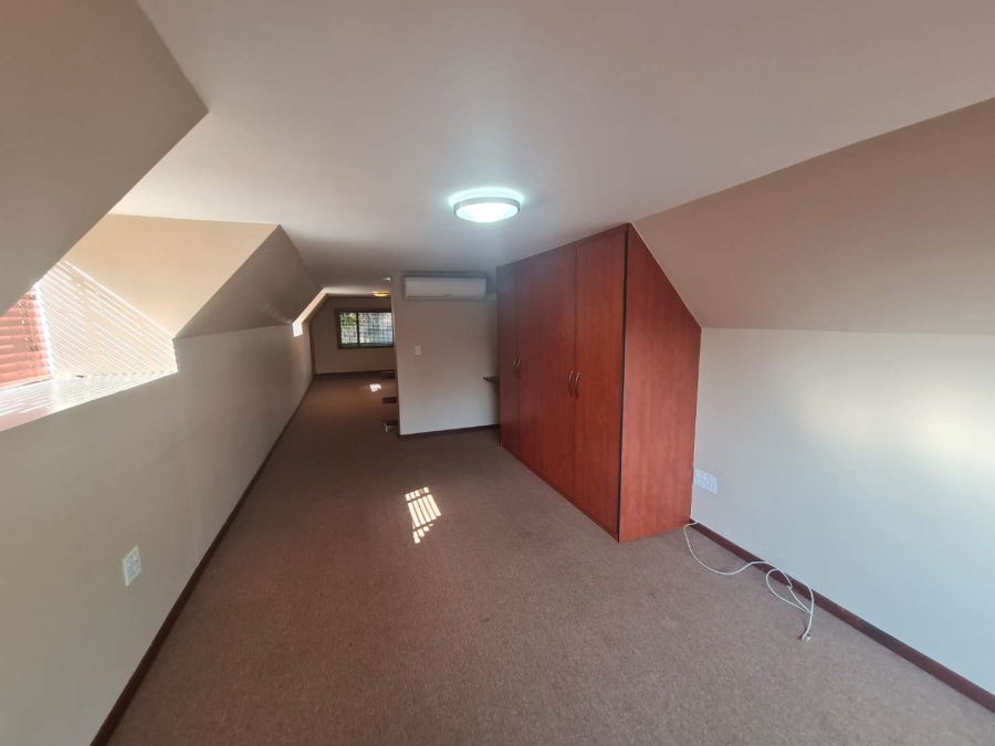 To Let 3 Bedroom Property for Rent in Fontainebleau Gauteng