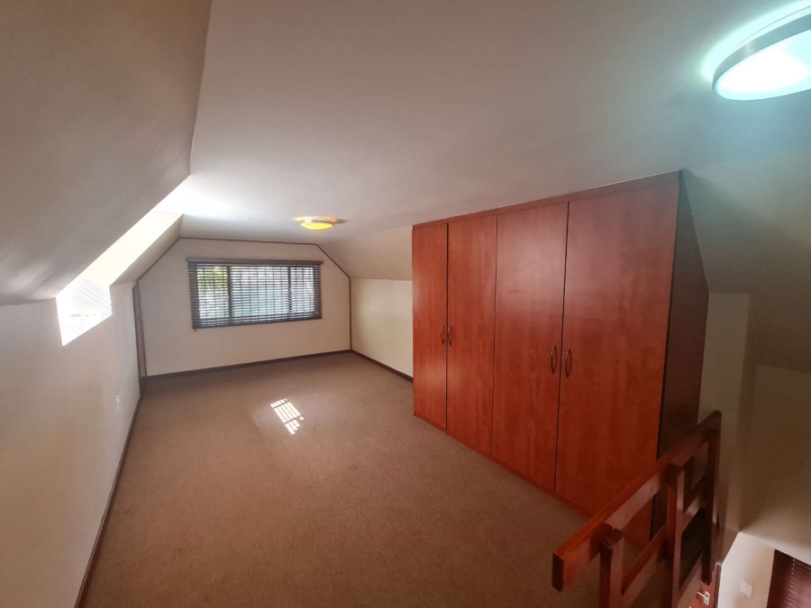To Let 3 Bedroom Property for Rent in Fontainebleau Gauteng
