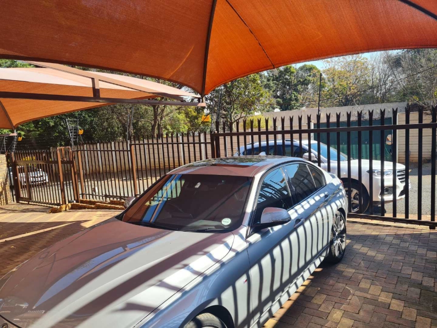 To Let 3 Bedroom Property for Rent in Fontainebleau Gauteng