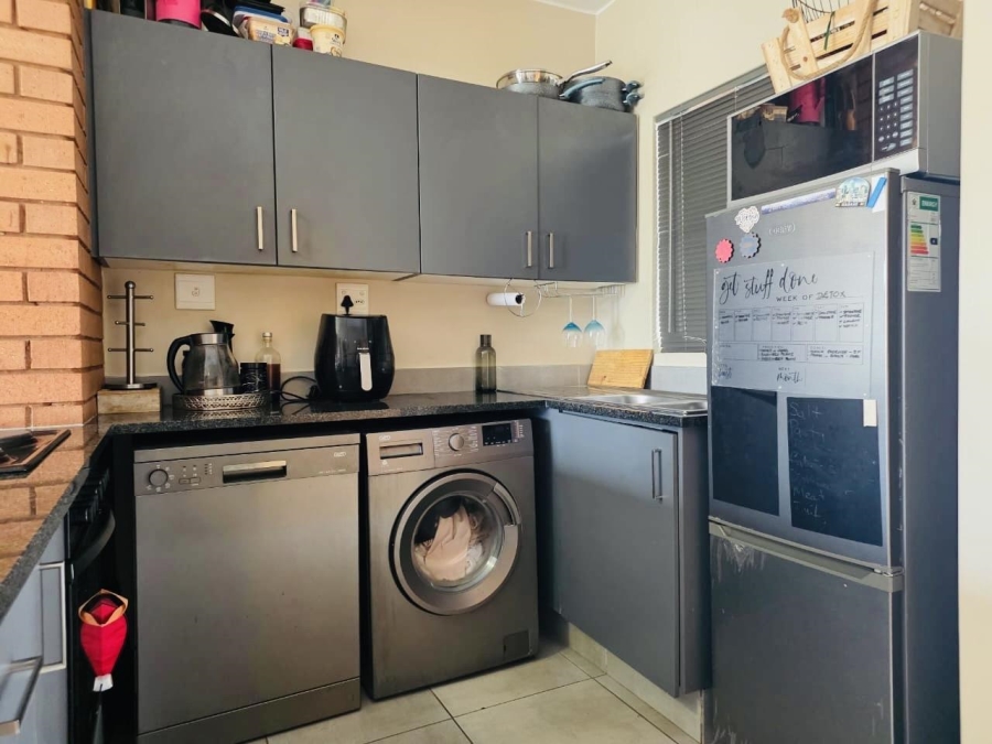 To Let 2 Bedroom Property for Rent in Vorna Valley Gauteng