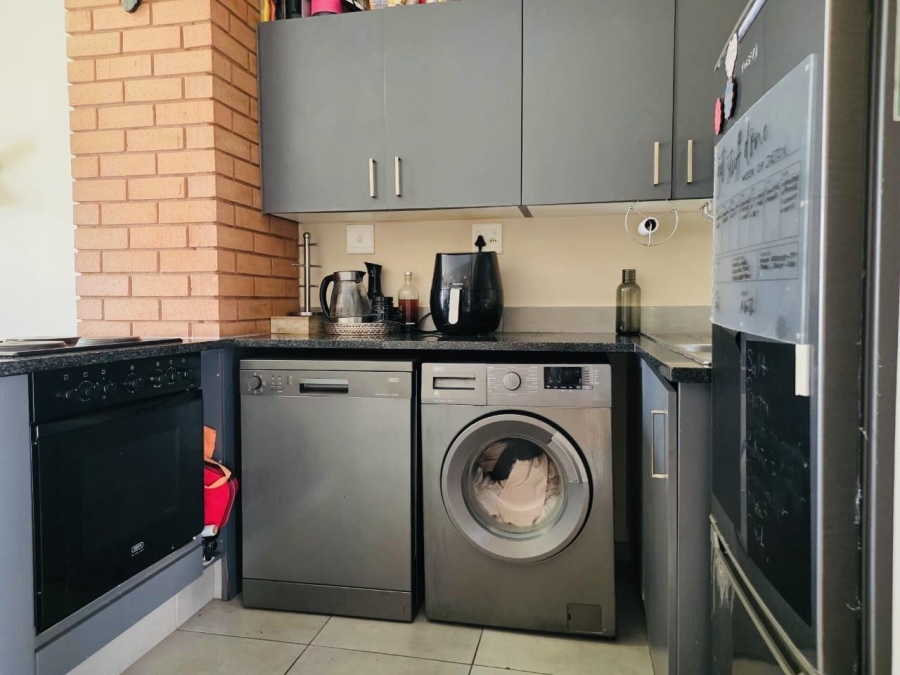 To Let 2 Bedroom Property for Rent in Vorna Valley Gauteng