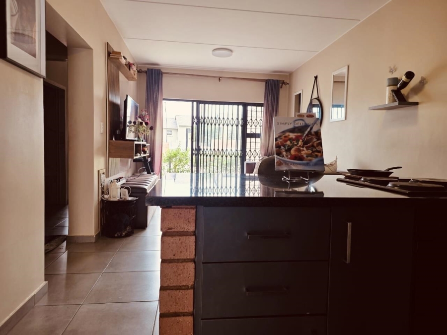 To Let 2 Bedroom Property for Rent in Vorna Valley Gauteng