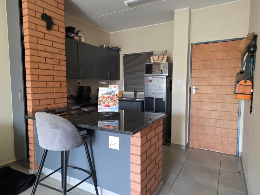 To Let 2 Bedroom Property for Rent in Vorna Valley Gauteng