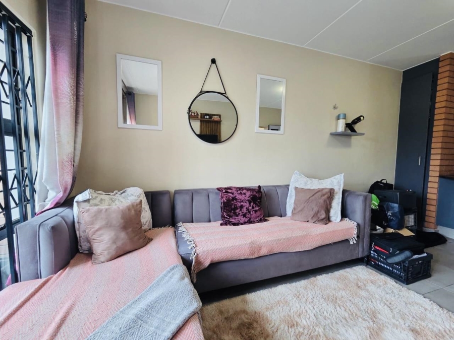 To Let 2 Bedroom Property for Rent in Vorna Valley Gauteng