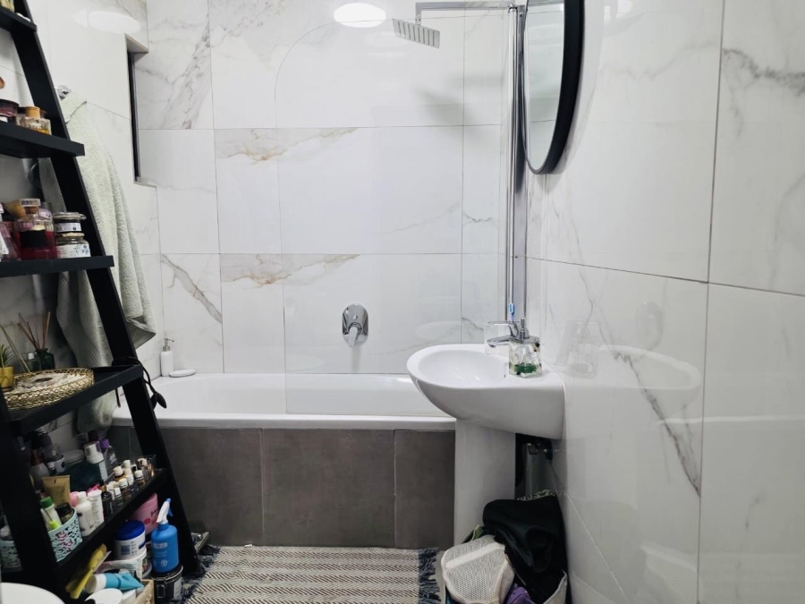 To Let 2 Bedroom Property for Rent in Vorna Valley Gauteng