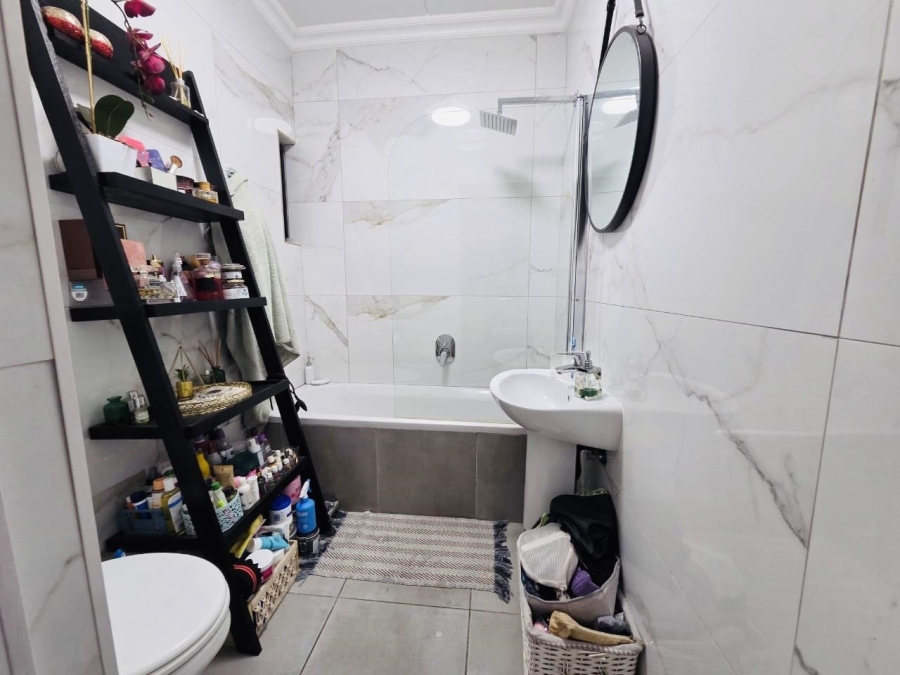 To Let 2 Bedroom Property for Rent in Vorna Valley Gauteng