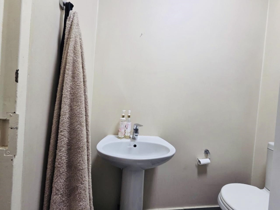 To Let 2 Bedroom Property for Rent in Vorna Valley Gauteng