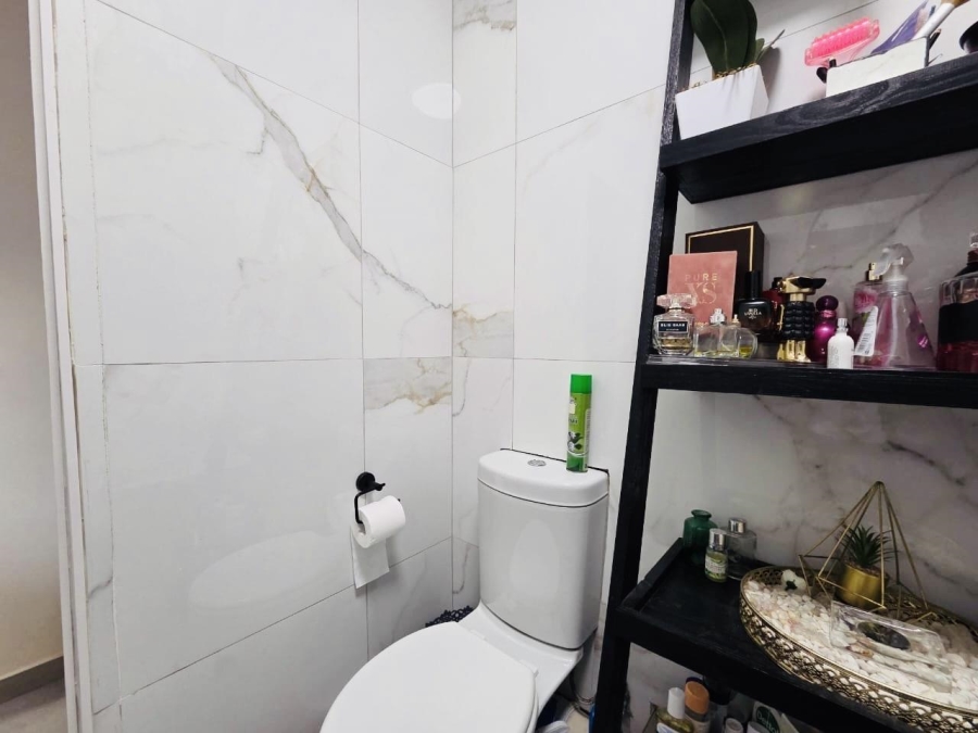 To Let 2 Bedroom Property for Rent in Vorna Valley Gauteng