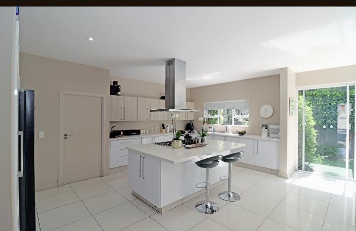 To Let 3 Bedroom Property for Rent in Sandown Gauteng