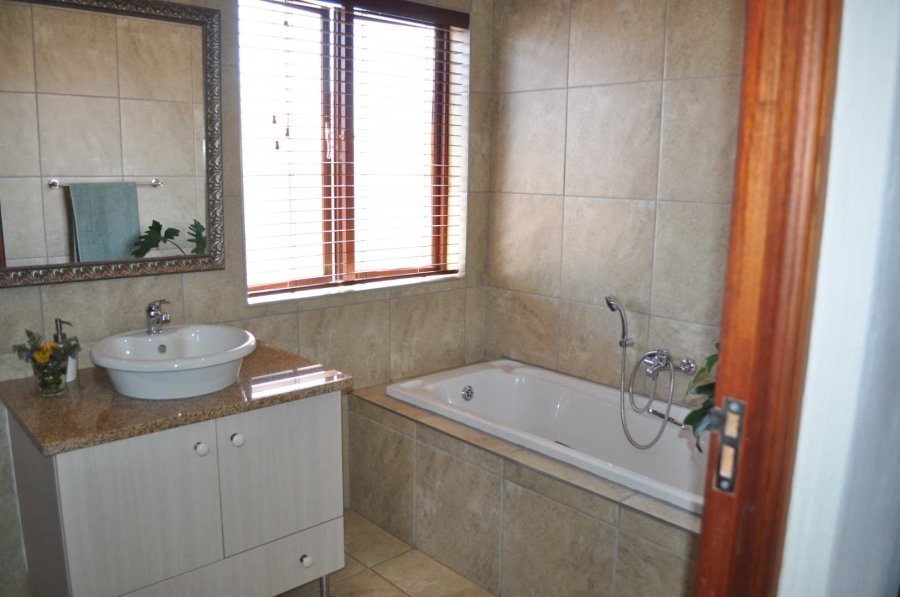 3 Bedroom Property for Sale in Olympus Gauteng