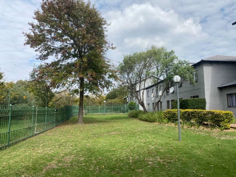 To Let 2 Bedroom Property for Rent in Paulshof Gauteng