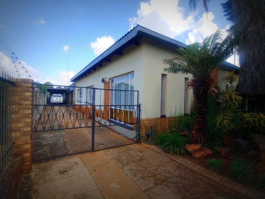 4 Bedroom Property for Sale in Jan Niemand Park Gauteng