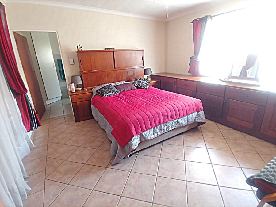 4 Bedroom Property for Sale in Jan Niemand Park Gauteng