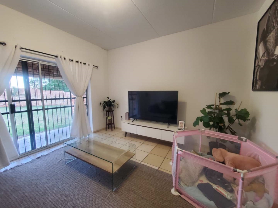 To Let 2 Bedroom Property for Rent in Little Falls Gauteng