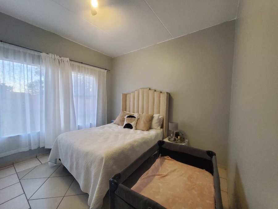 To Let 2 Bedroom Property for Rent in Little Falls Gauteng