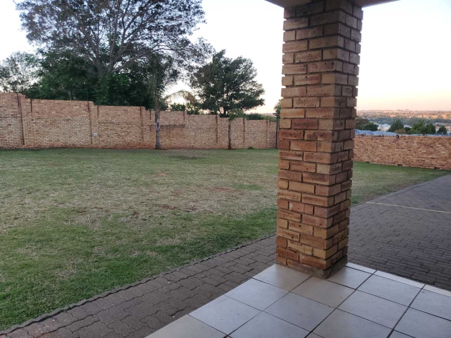 To Let 2 Bedroom Property for Rent in Little Falls Gauteng