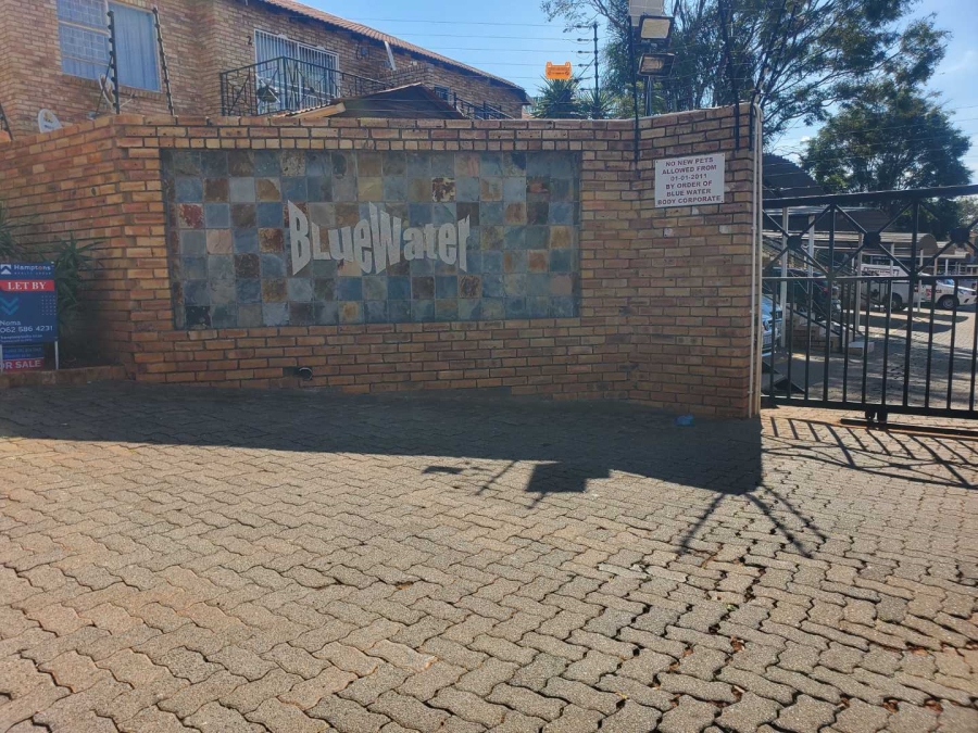 To Let 2 Bedroom Property for Rent in Little Falls Gauteng