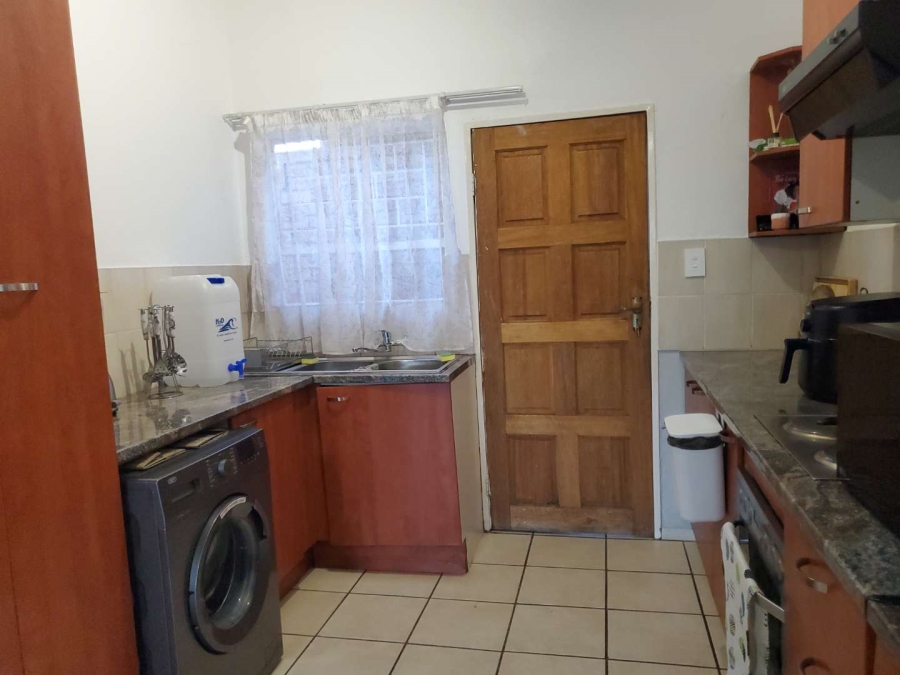 To Let 2 Bedroom Property for Rent in Little Falls Gauteng