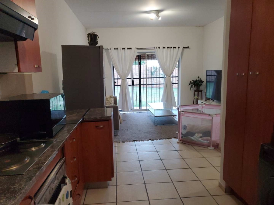 To Let 2 Bedroom Property for Rent in Little Falls Gauteng