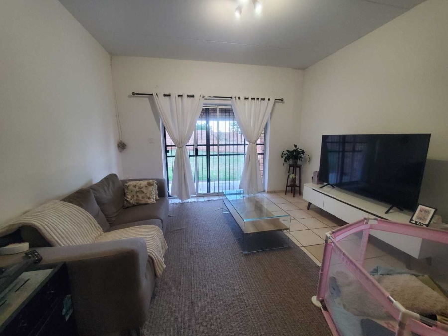 To Let 2 Bedroom Property for Rent in Little Falls Gauteng