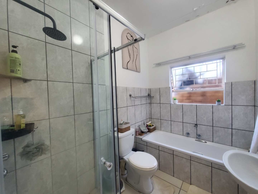 To Let 2 Bedroom Property for Rent in Little Falls Gauteng