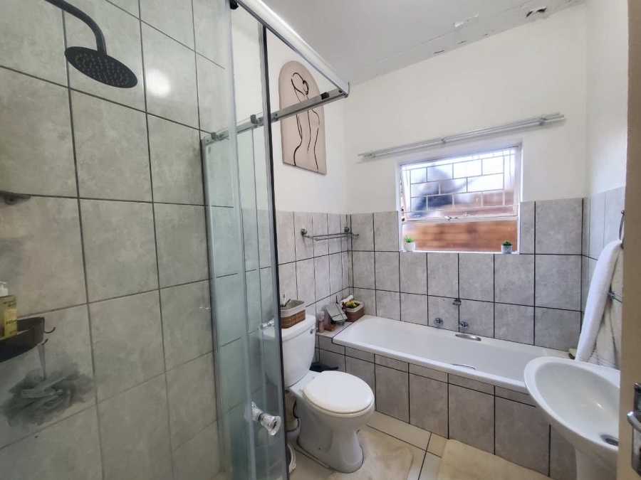To Let 2 Bedroom Property for Rent in Little Falls Gauteng