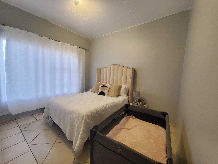 To Let 2 Bedroom Property for Rent in Little Falls Gauteng