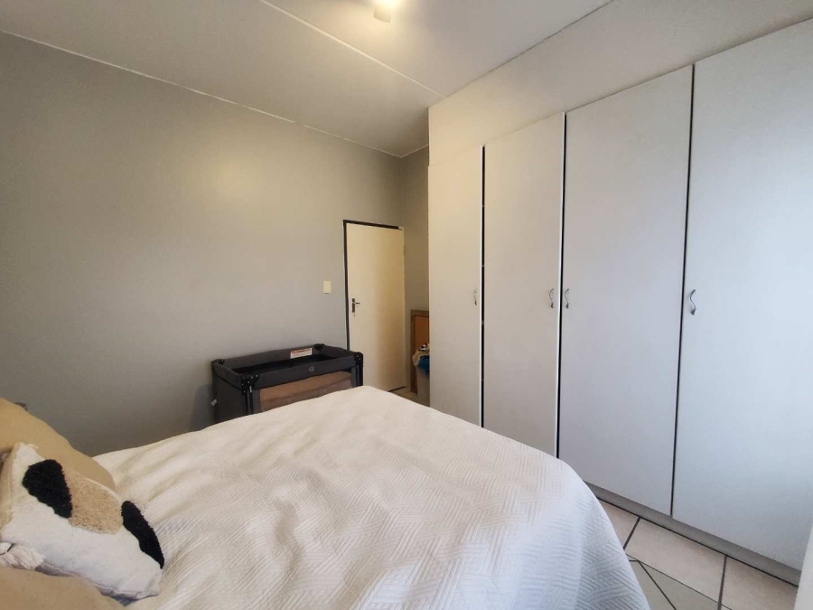 To Let 2 Bedroom Property for Rent in Little Falls Gauteng