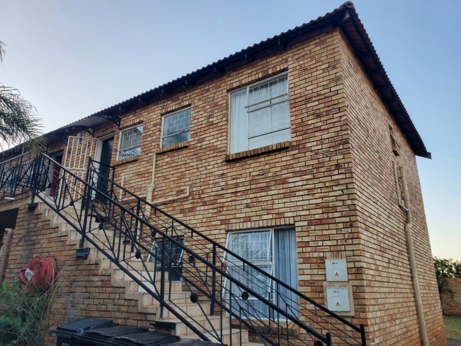 To Let 2 Bedroom Property for Rent in Little Falls Gauteng