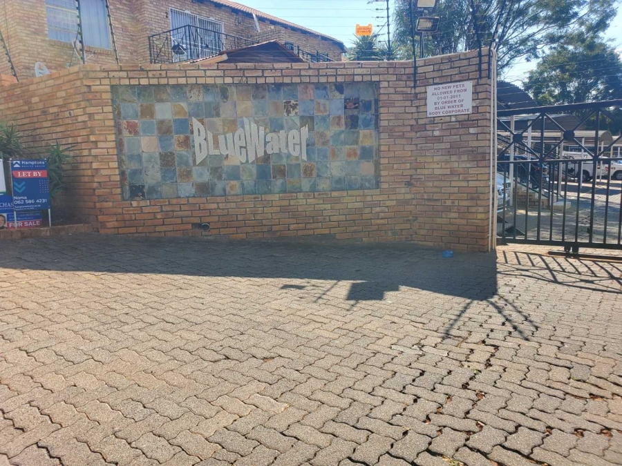 To Let 2 Bedroom Property for Rent in Little Falls Gauteng