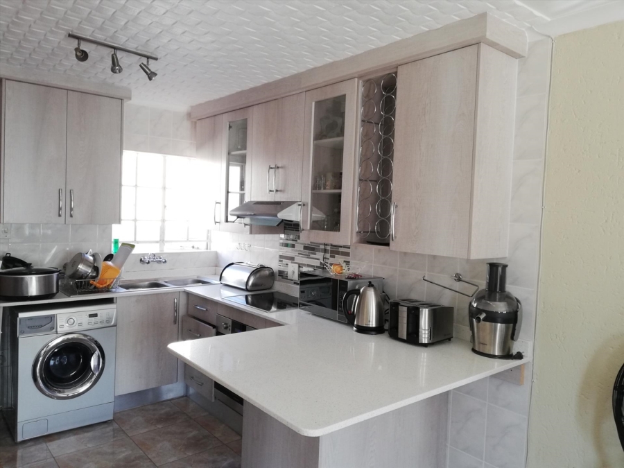 To Let 2 Bedroom Property for Rent in Allens Nek Gauteng