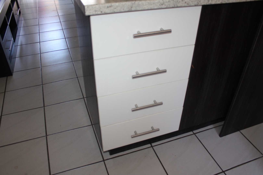 To Let 2 Bedroom Property for Rent in Rooihuiskraal Gauteng