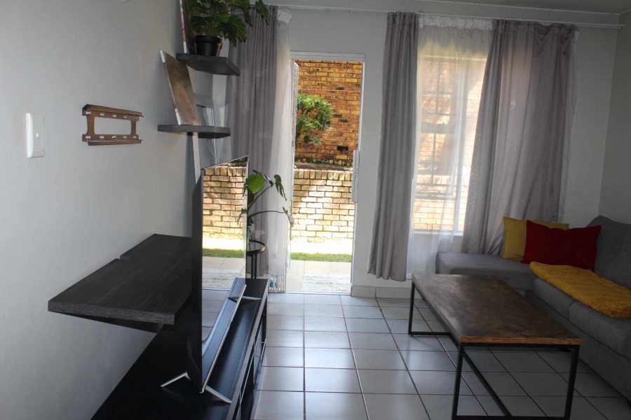 To Let 2 Bedroom Property for Rent in Rooihuiskraal Gauteng