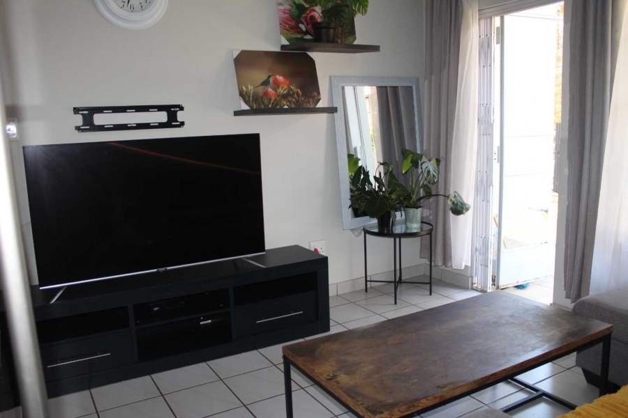 To Let 2 Bedroom Property for Rent in Rooihuiskraal Gauteng