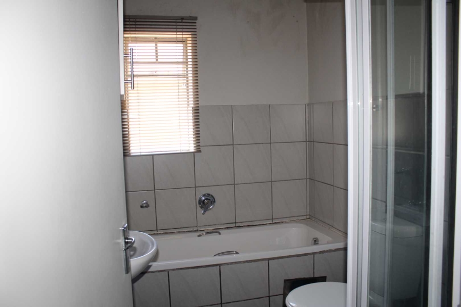 To Let 2 Bedroom Property for Rent in Rooihuiskraal Gauteng
