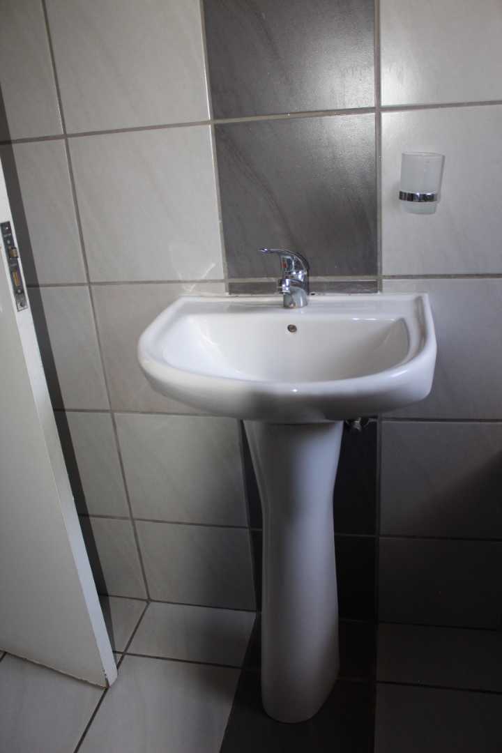 To Let 2 Bedroom Property for Rent in Rooihuiskraal Gauteng