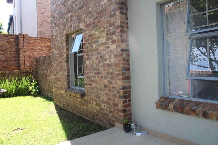 To Let 2 Bedroom Property for Rent in Rooihuiskraal Gauteng