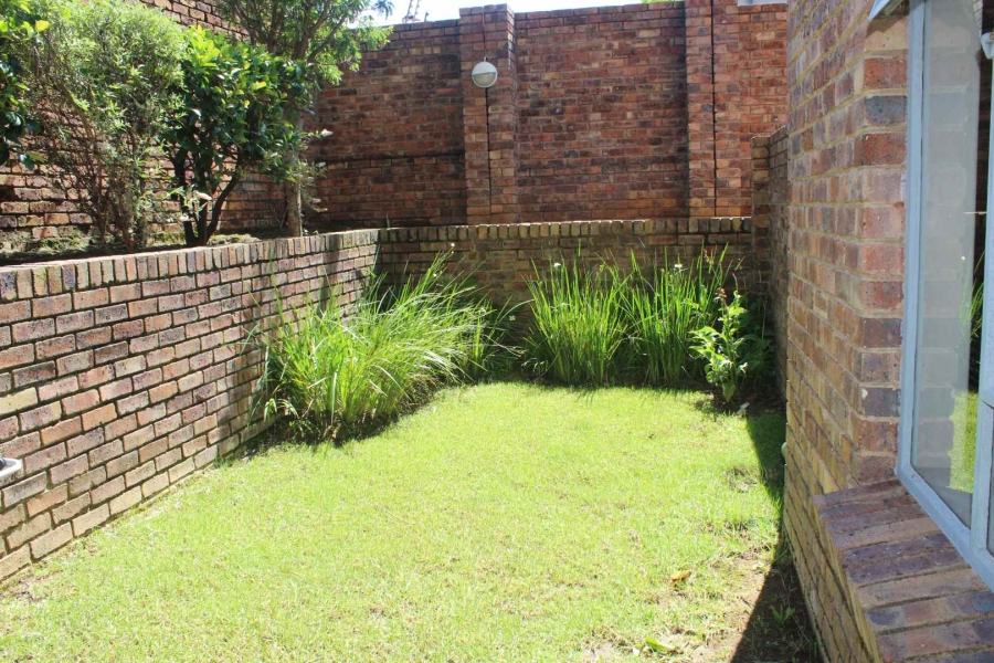 To Let 2 Bedroom Property for Rent in Rooihuiskraal Gauteng
