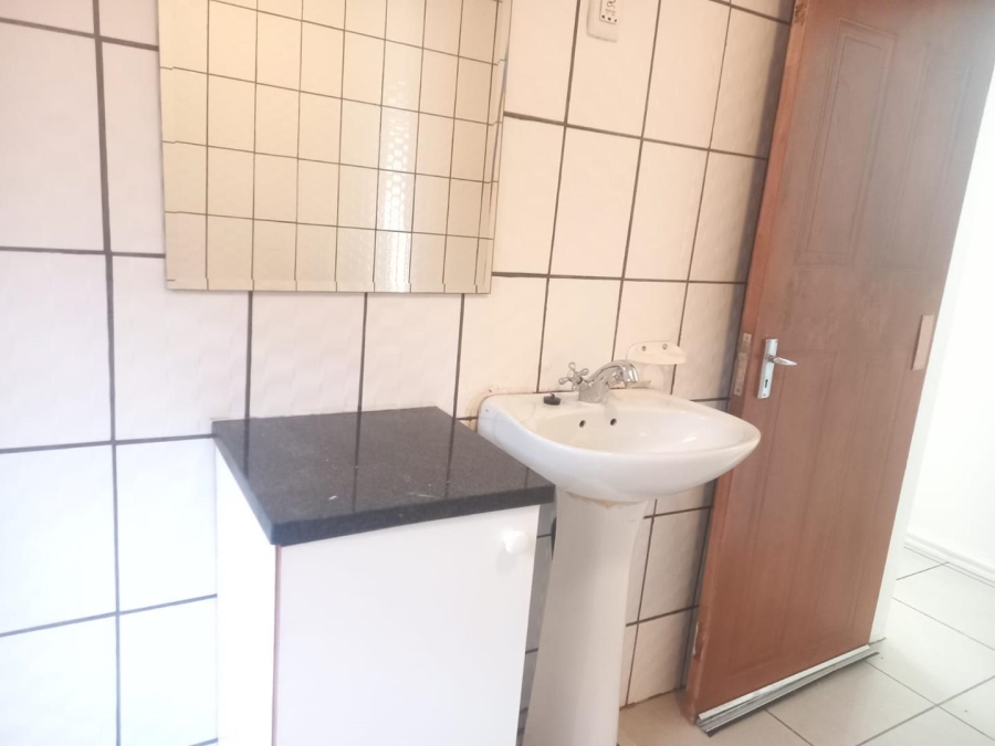 To Let 1 Bedroom Property for Rent in Cresta Gauteng