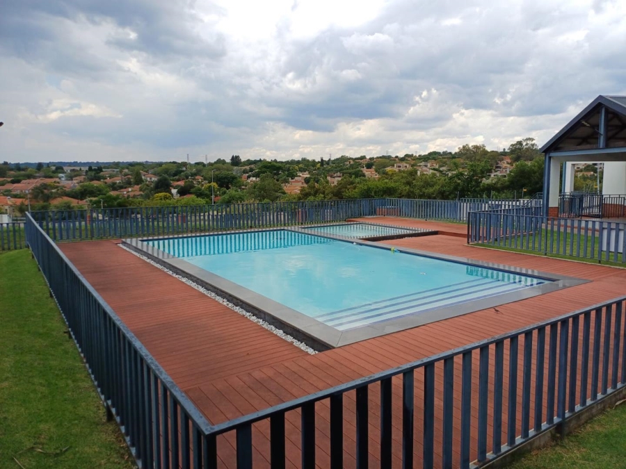 To Let 2 Bedroom Property for Rent in North Riding Gauteng