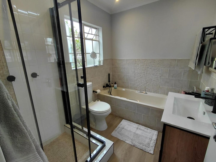 To Let 3 Bedroom Property for Rent in Douglasdale Gauteng