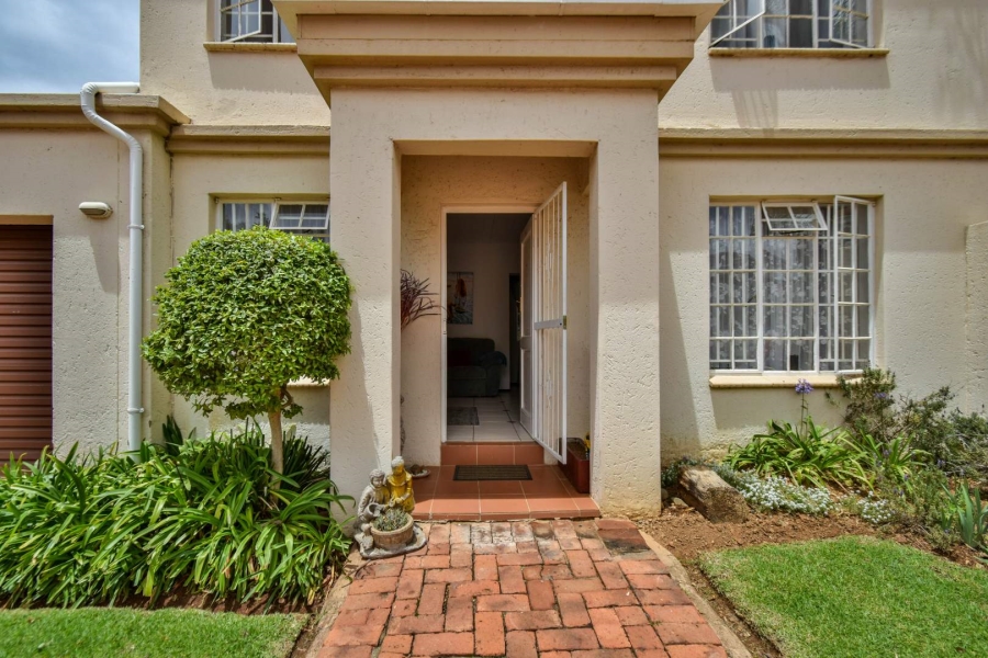 To Let 2 Bedroom Property for Rent in Garsfontein Gauteng
