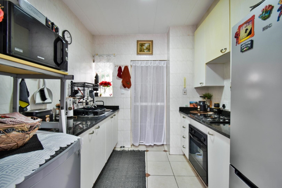 To Let 2 Bedroom Property for Rent in Garsfontein Gauteng