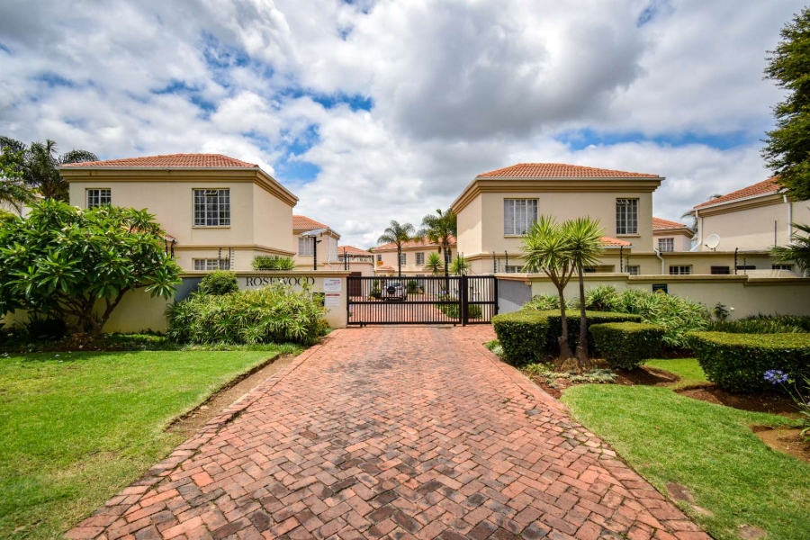 To Let 2 Bedroom Property for Rent in Garsfontein Gauteng