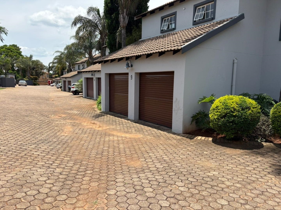 To Let 3 Bedroom Property for Rent in Amorosa Gauteng