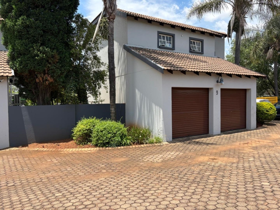 To Let 3 Bedroom Property for Rent in Amorosa Gauteng
