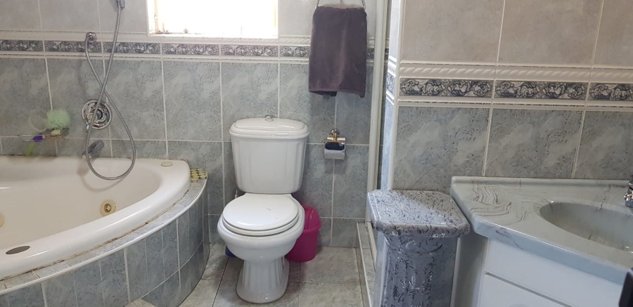 4 Bedroom Property for Sale in Brackenhurst Gauteng