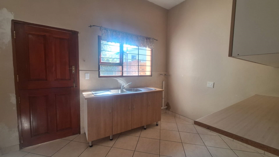To Let 2 Bedroom Property for Rent in Weltevreden Park Gauteng